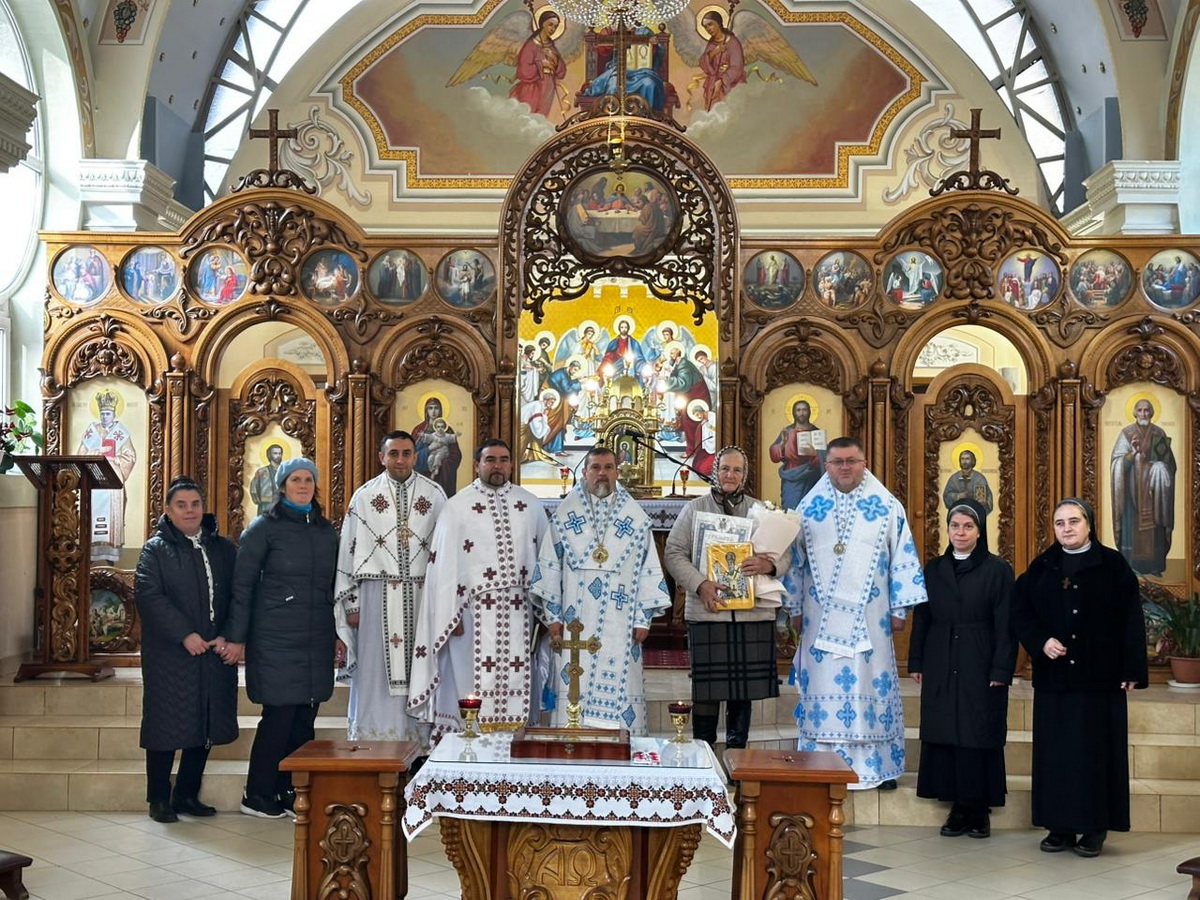 Новини Тернополя - фото з У Зарваниці привітали вишивальницю, чиї ризи вдягать священники і єпископи в багатьох країнах світу