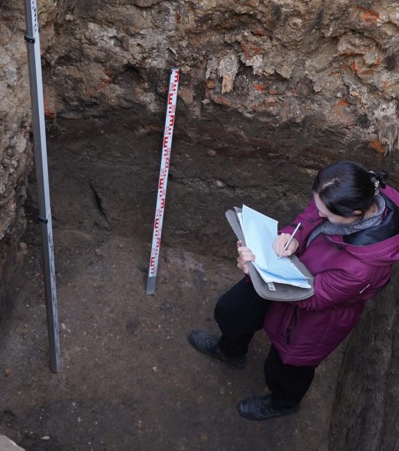 Новини Вінниці - фото з Під «Росією» — історія. Археологи знайшли старовинну монету, кераміку та артефакти Другої світової