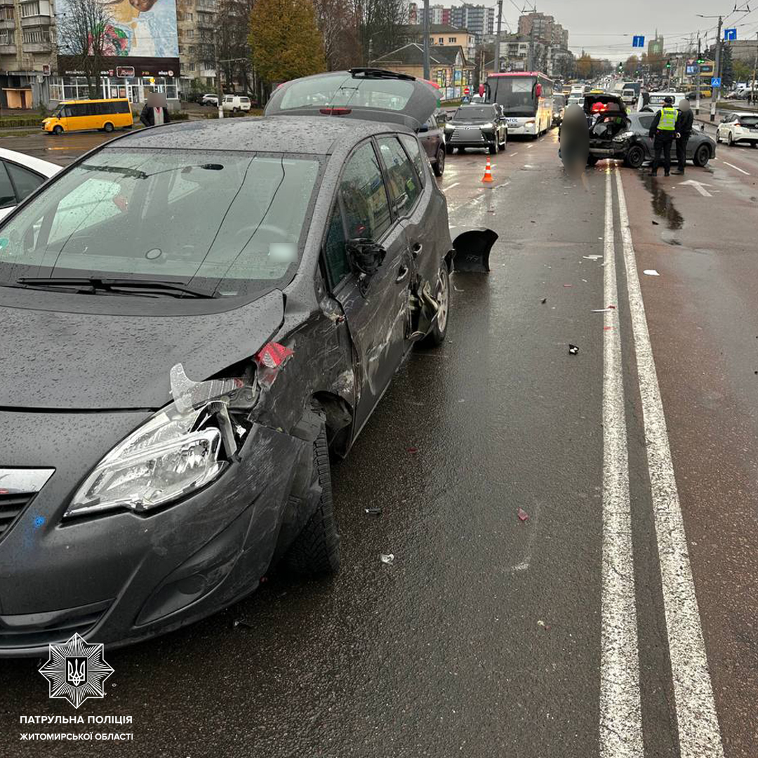 Новини Житомира - фото з Подробиці автопригоди без потерпілих на Київському мосту: нетверезий винуватець і три постраждалі автівки