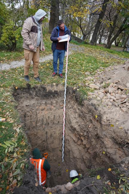 Новини Вінниці - фото з Під «Росією» — історія. Археологи знайшли старовинну монету, кераміку та артефакти Другої світової