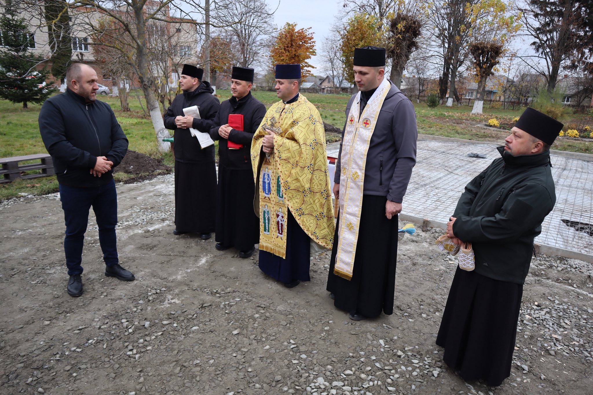 Новини Тернополя - фото з Наріжний камінь для каплиці Святого Пантелеймона заклали біля лікарні у Козові