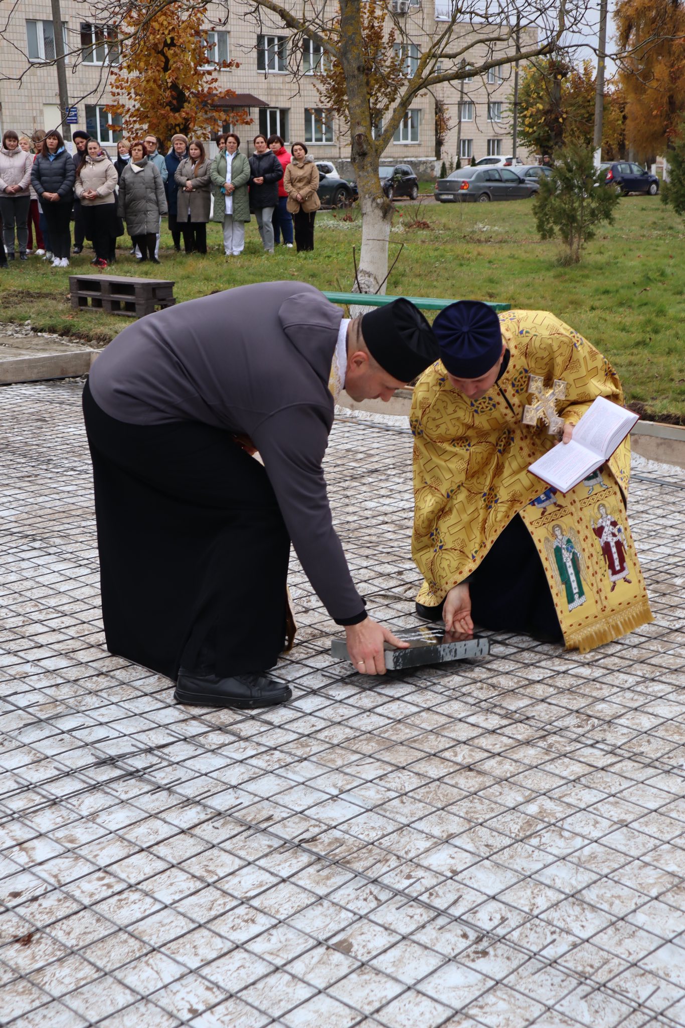 Новини Тернополя - фото з Наріжний камінь для каплиці Святого Пантелеймона заклали біля лікарні у Козові