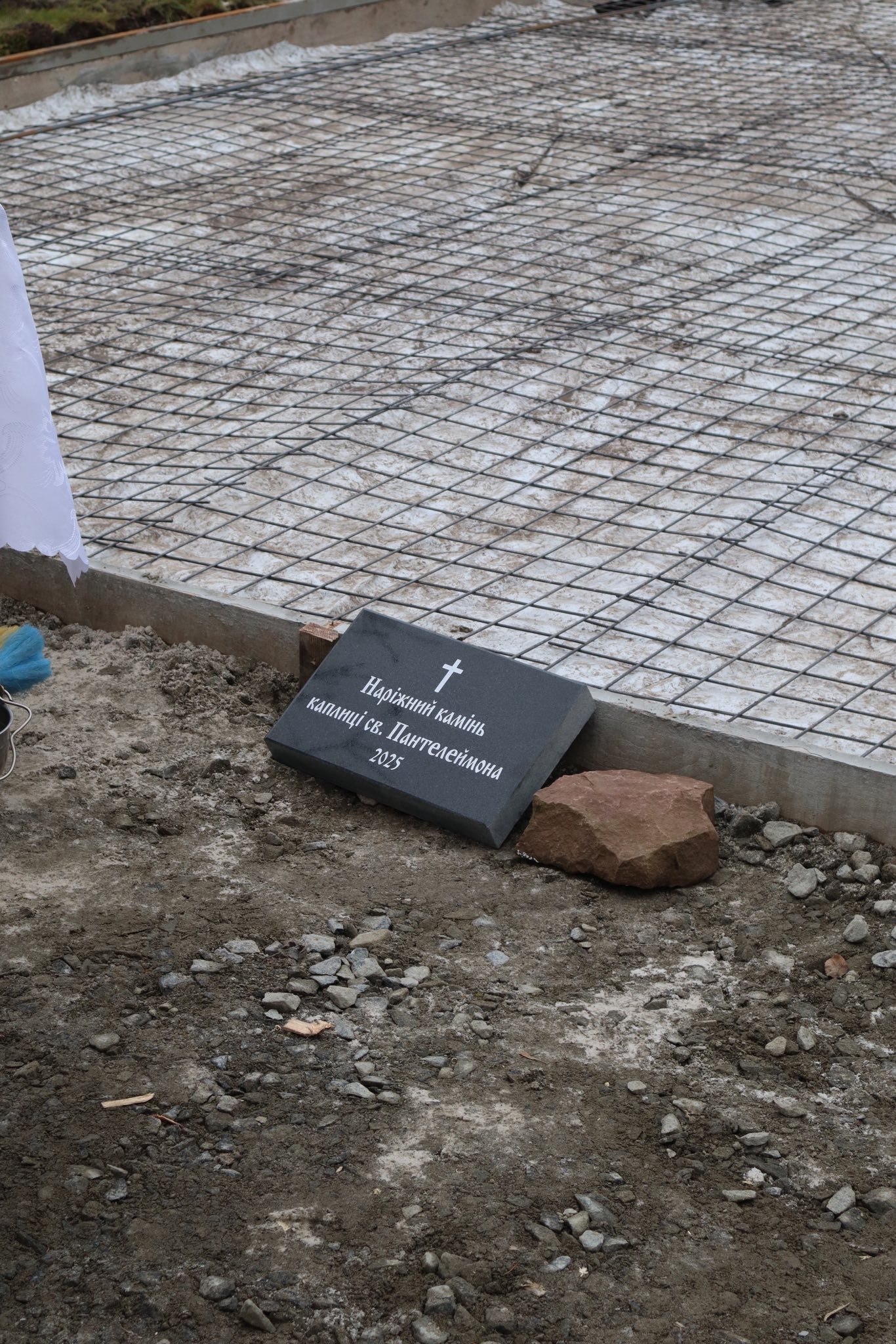 Новини Тернополя - фото з Наріжний камінь для каплиці Святого Пантелеймона заклали біля лікарні у Козові