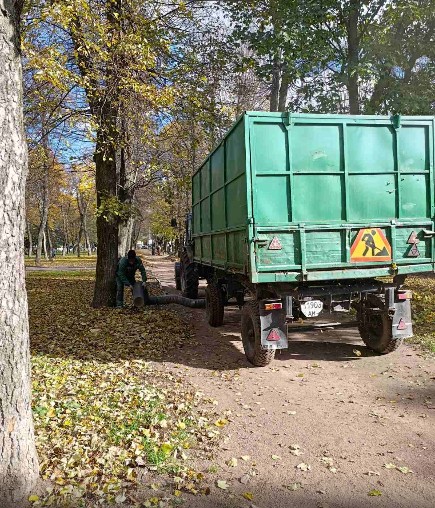 Новини Житомира - фото з Житомир прибирають: комунальні служби продовжують осінній місячник благоустрою