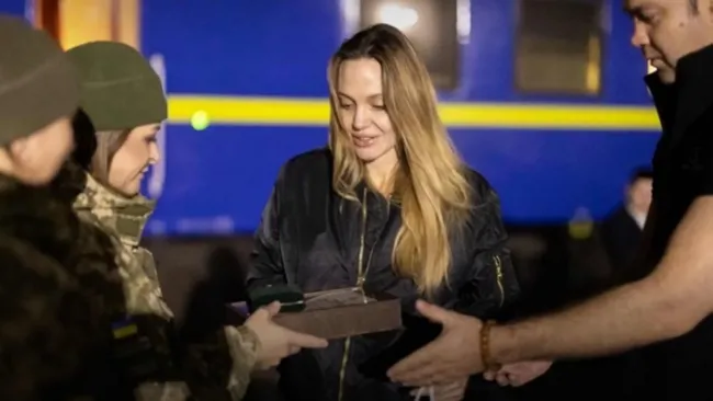 Новини Вінниці - фото з Світова зірка у нашому місті: Джолі побувала у Вінниці під час поїздки Україною