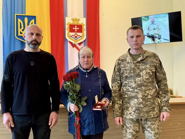 Новини Вінниці - фото з Родинам полеглих захисників з Бершадської громади вручили ордени та відзнаки Президента України