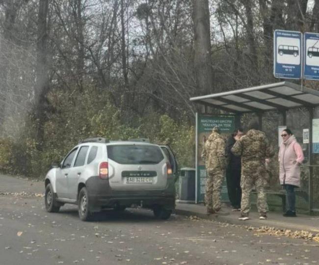 Новини Вінниці - фото з Біля авторинку «Сатурн» авто протягнуло чоловіка дорогою — інцидент потрапив на відео