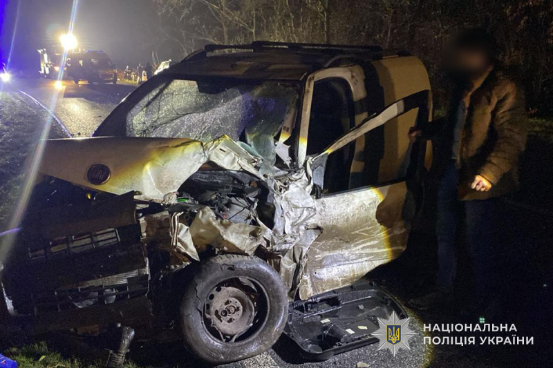 Новини Тернополя - фото з Зіткнулись мікроавтобус та легківка: деталі смертельної аварії на Чортківщині