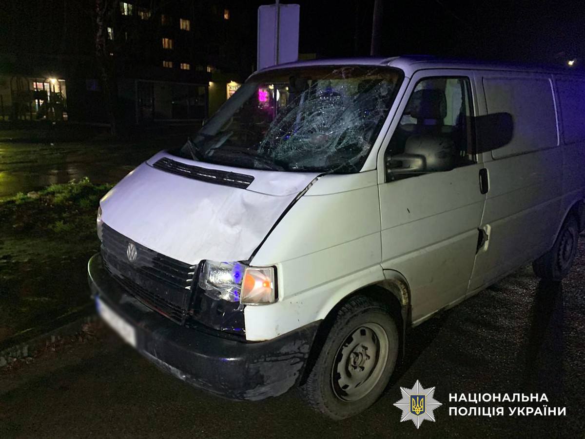 Новини Житомира - фото з У Коростишеві мікроавтобус збив пішохода — чоловік помер в кареті "швидкої"