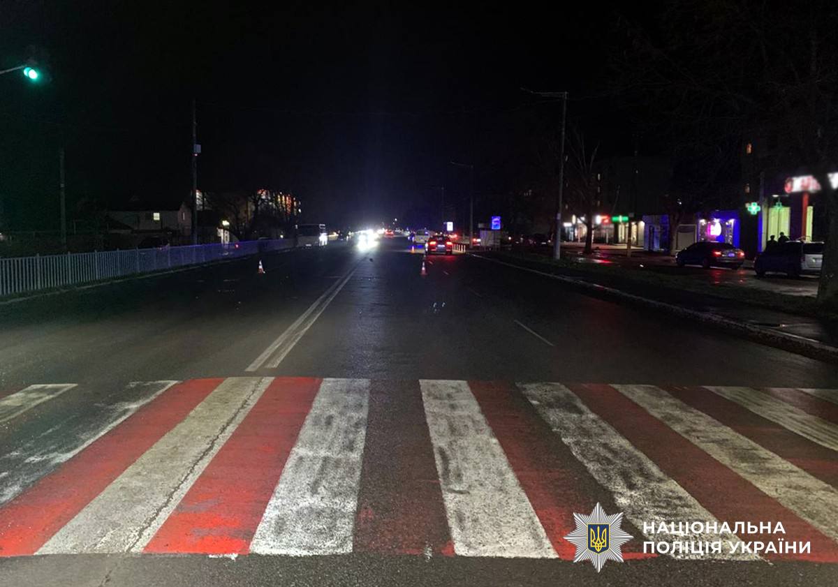 Новини Житомира - фото з У Коростишеві мікроавтобус збив пішохода — чоловік помер в кареті "швидкої"