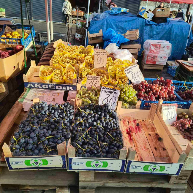 Новини Вінниці - фото з Що і за скільки продають на Привокзальному ринку Вінниці: актуальні ціни на овочі та фрукти