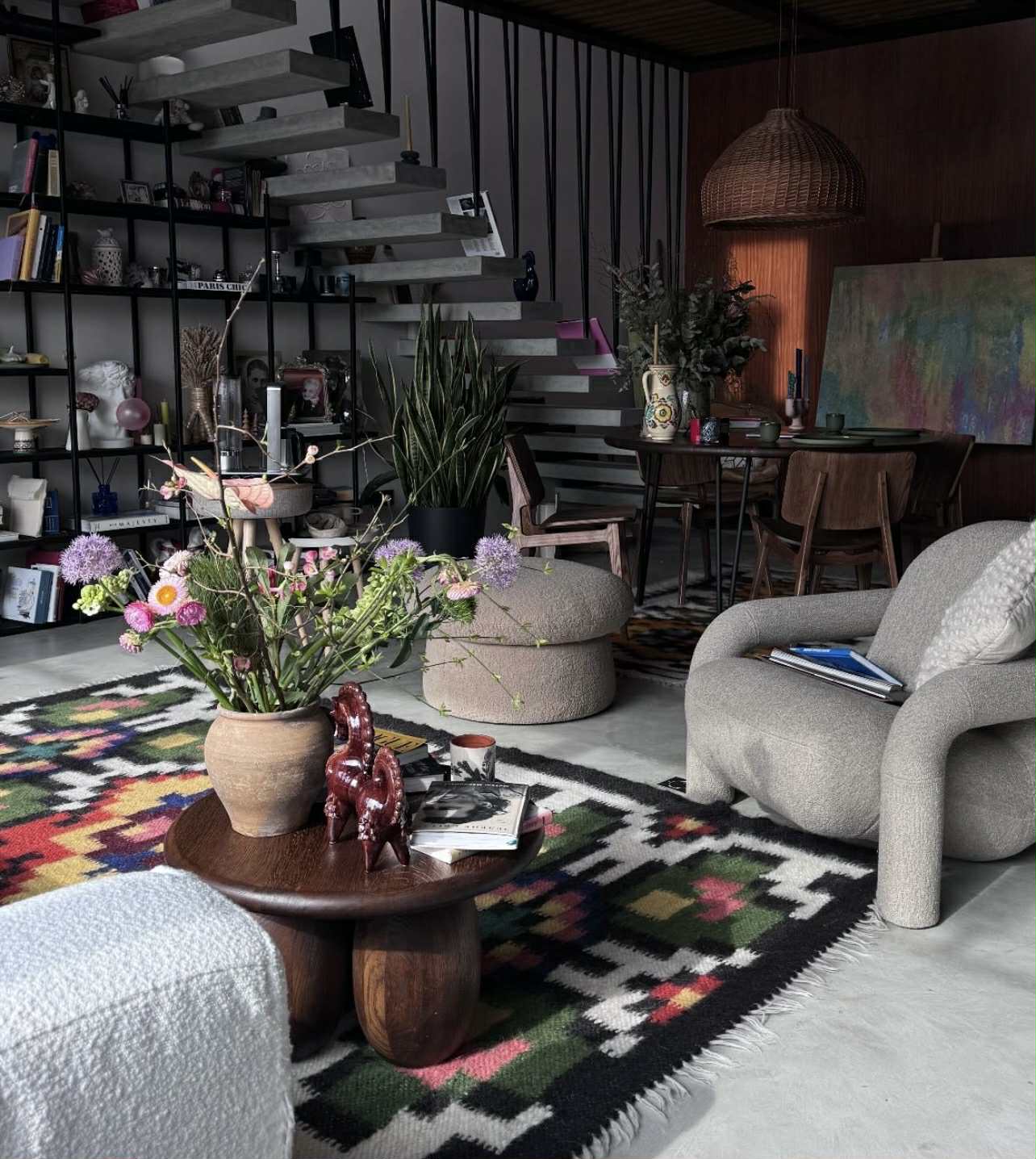 Новини Вінниці - фото з Продюсер Володимир Завадюк показав свою розкішну квартиру, яку орендує в Києві за тисячу доларів