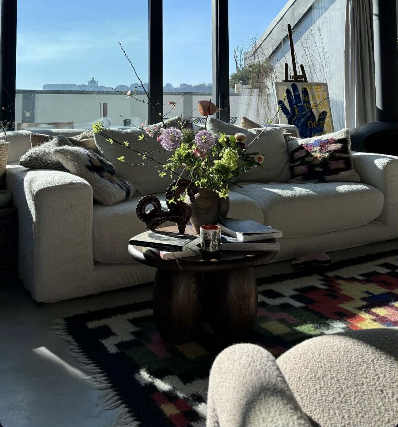 Новини Вінниці - фото з Продюсер Володимир Завадюк показав свою розкішну квартиру, яку орендує в Києві за тисячу доларів