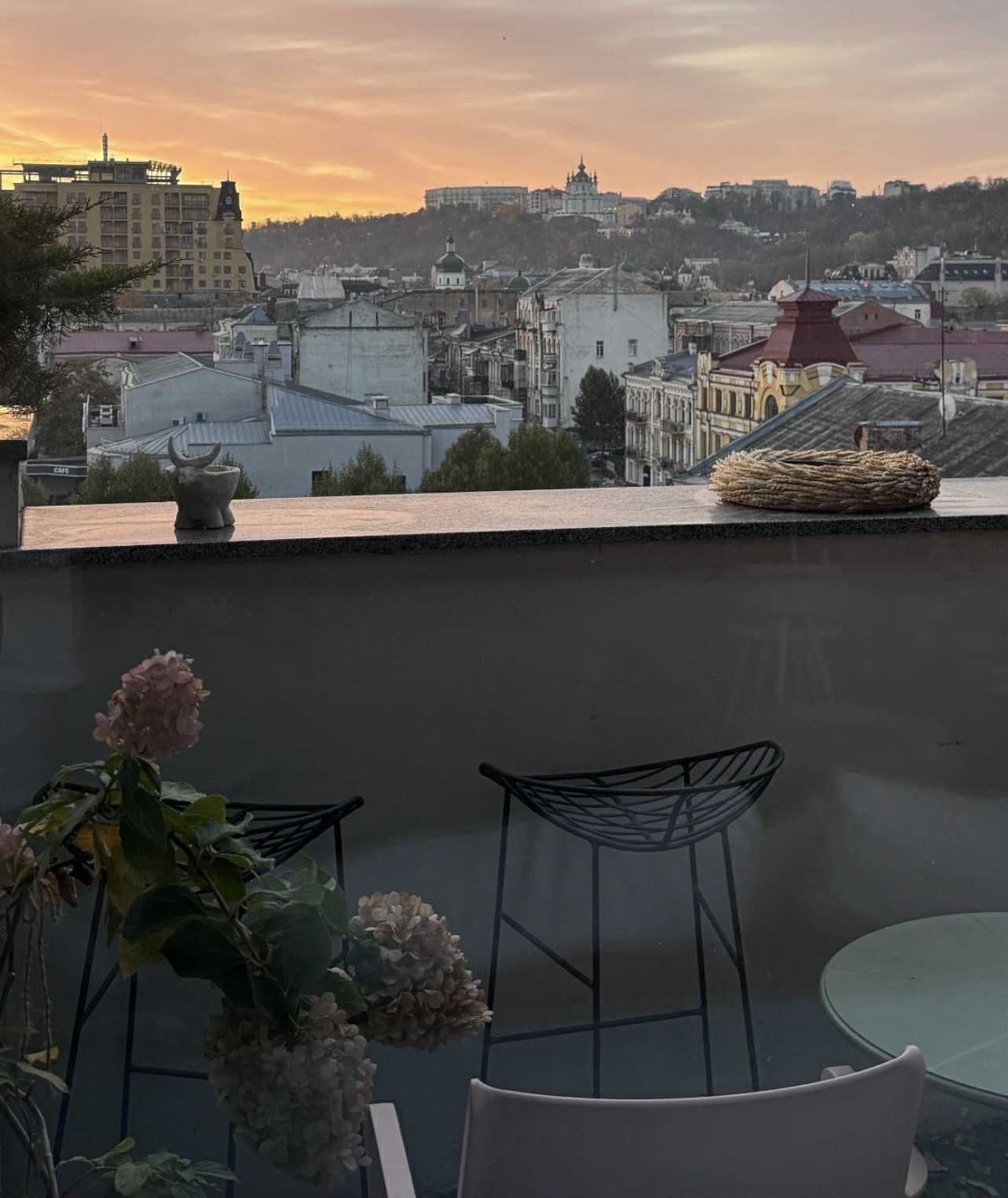 Новини Вінниці - фото з Продюсер Володимир Завадюк показав свою розкішну квартиру, яку орендує в Києві за тисячу доларів