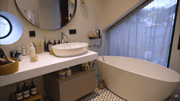 Новини Вінниці - фото з Продюсер Володимир Завадюк показав свою розкішну квартиру, яку орендує в Києві за тисячу доларів