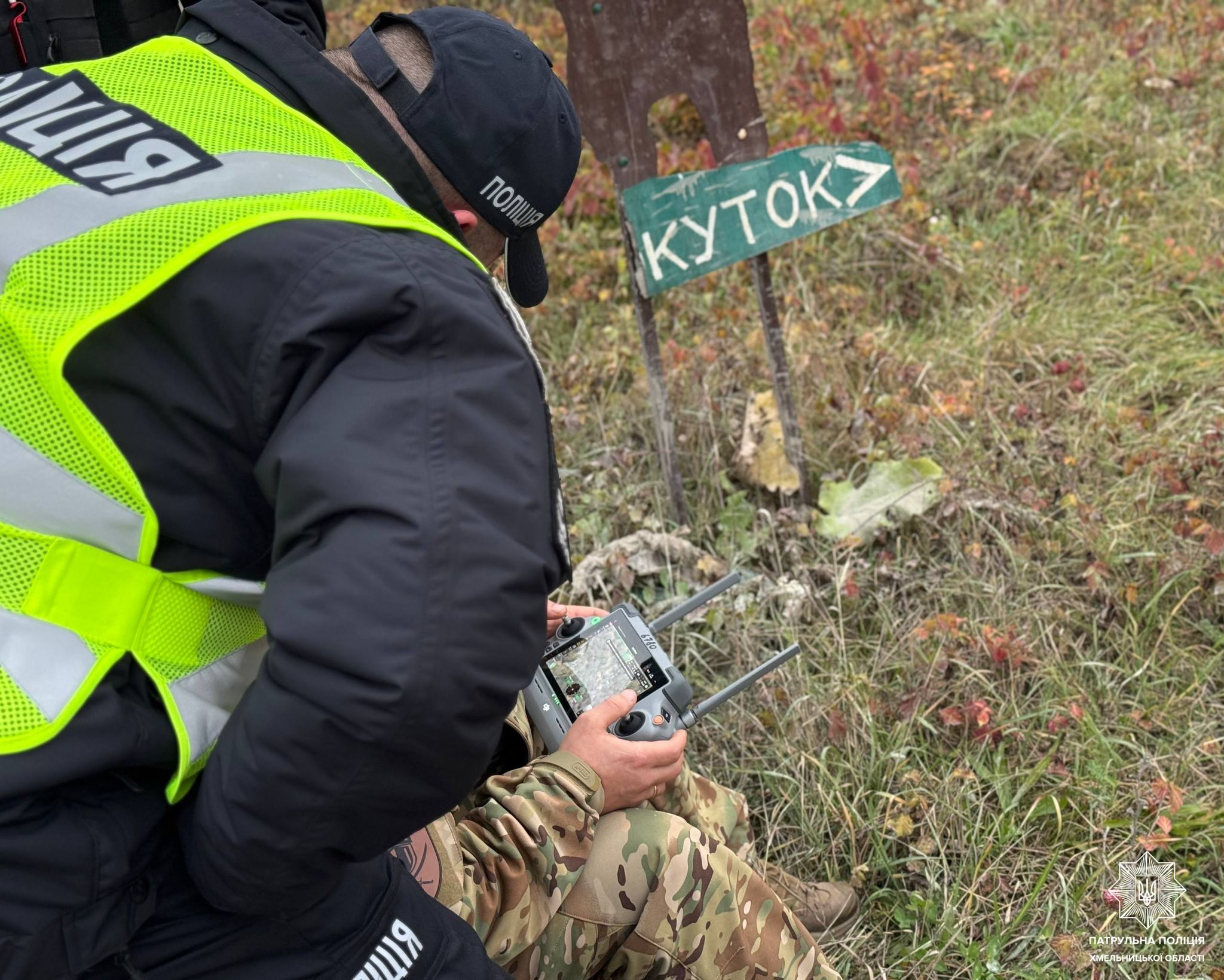 Новини Хмельницького - фото з Поліція та ДСНС показали, як ловили левицю, що втекла із зоокуточка (ФОТО, ВІДЕО) Як у Хмельницькому шукали левицю, яка втекла з вольєра реабілітаційного центру для тварин