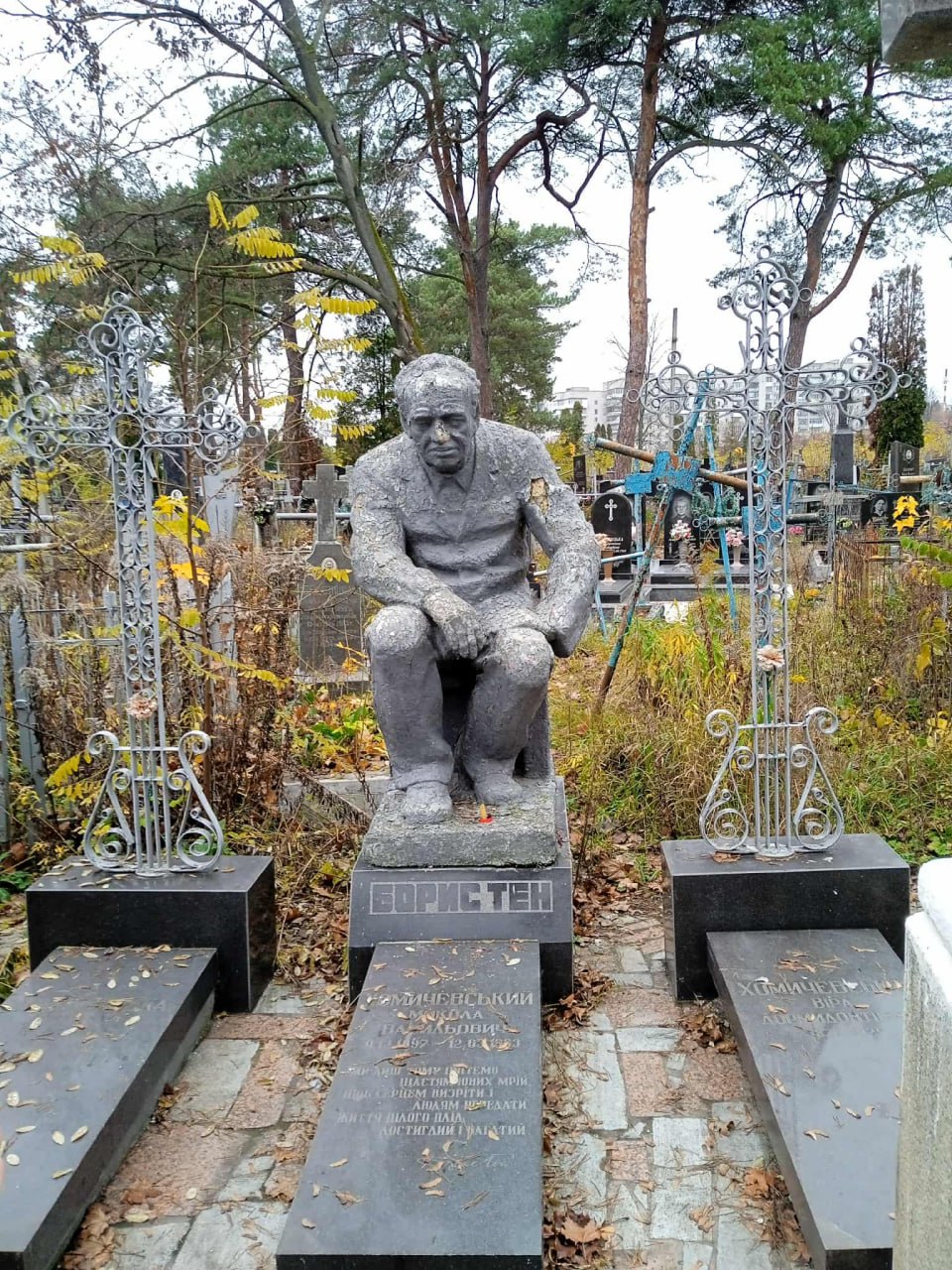 Новини Житомира - фото з Знов «культура не на часі?» Фактично зруйнований пам’ятник Борису Тену на Смолянському кладовищі. ФОТО