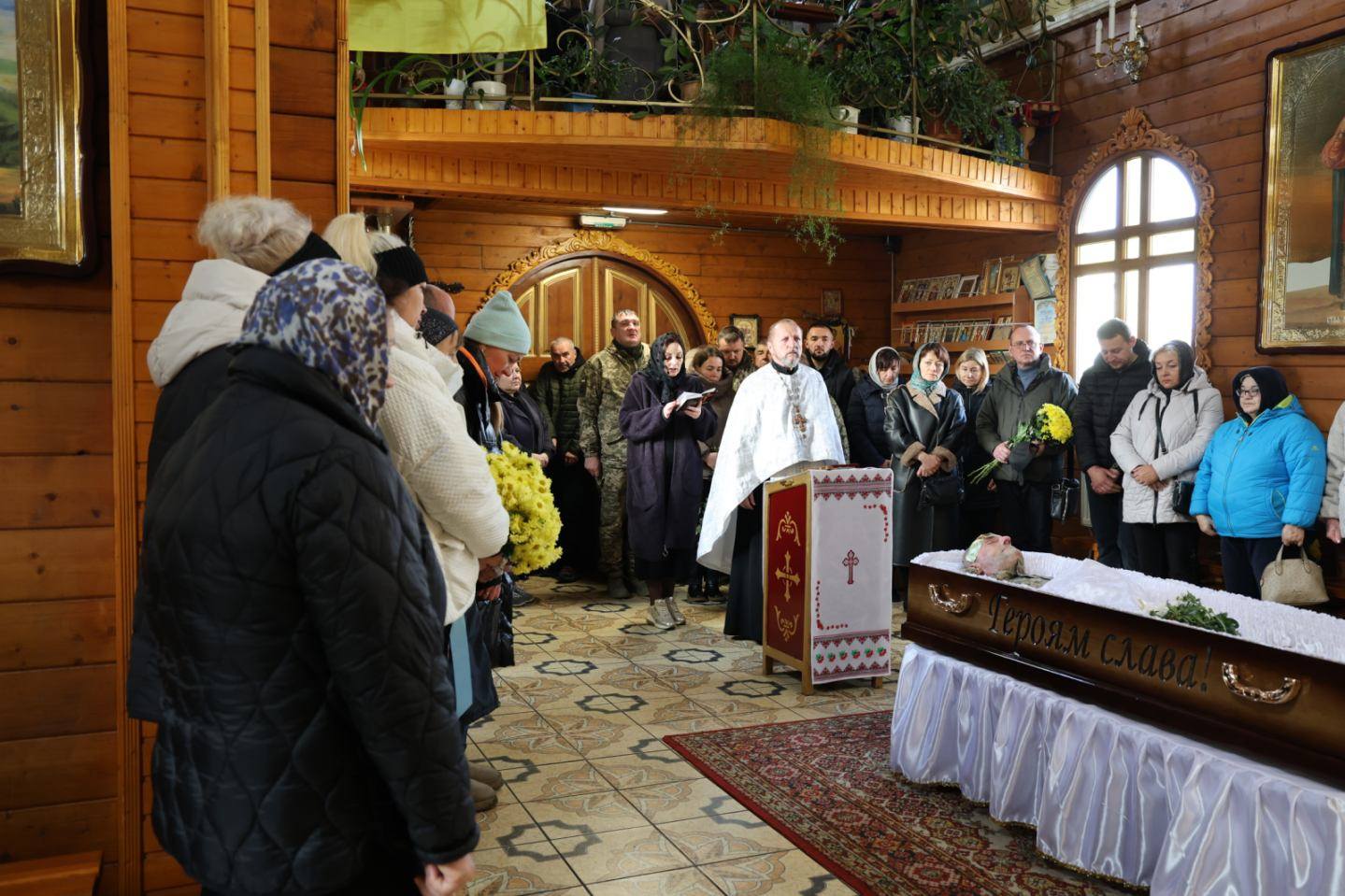 Новини Хмельницького - фото з На Хмельниччині попрощалися із двома захисниками У Красилові попрощалися із Віктором Кучинським