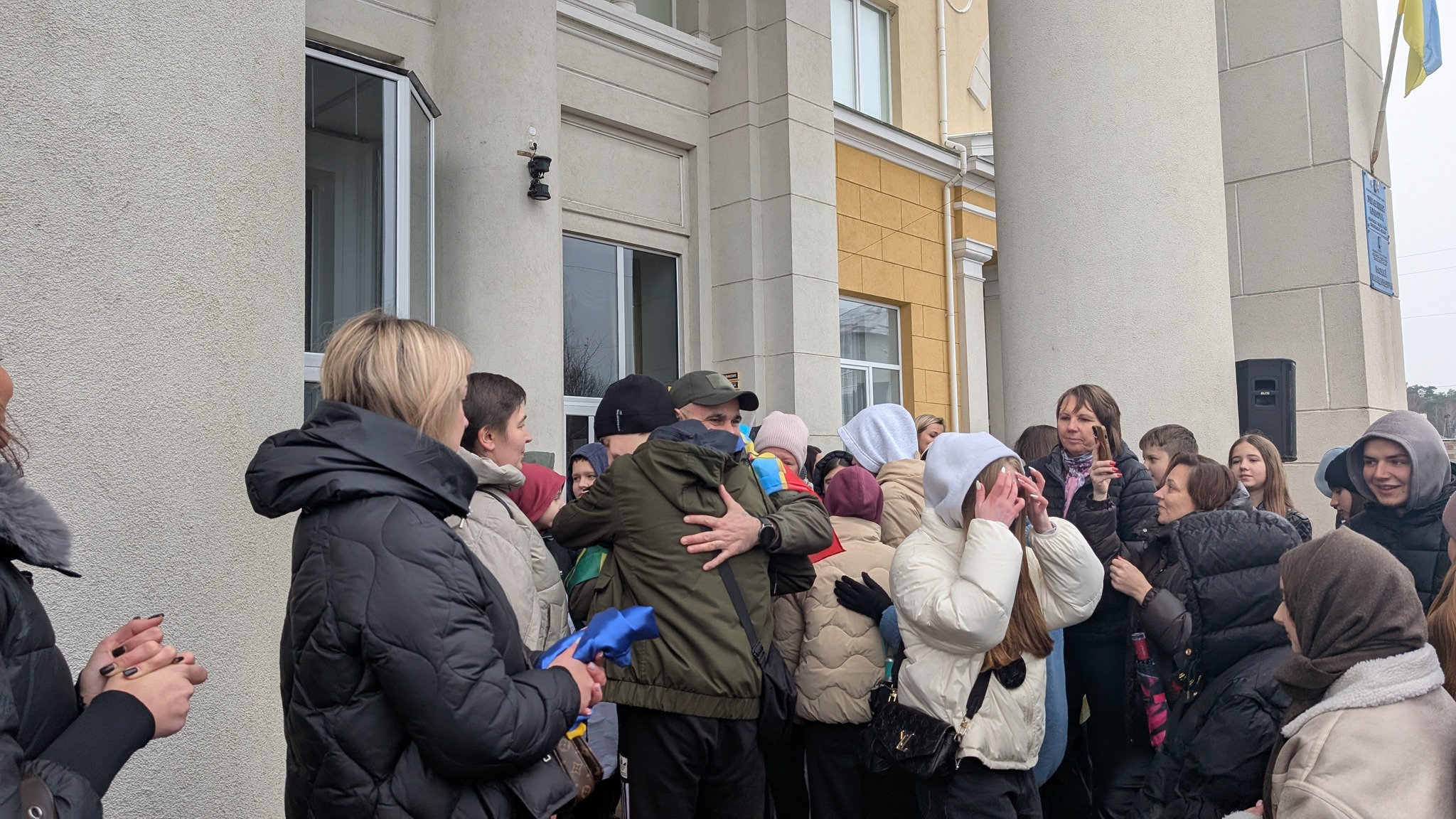 Новини Хмельницького - фото з Після двох років полону додому повернувся захисник Сергій Оберман У Славуту на Хмельниччині після 2 років полону повернувся Сергій Оберман