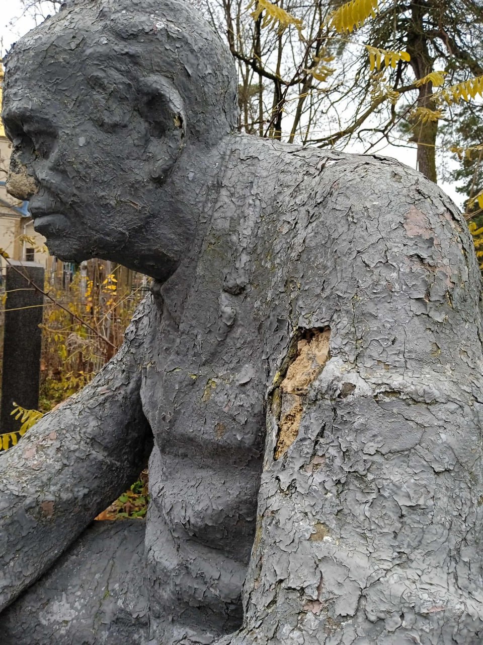 Новини Житомира - фото з Знов «культура не на часі?» Фактично зруйнований пам’ятник Борису Тену на Смолянському кладовищі. ФОТО