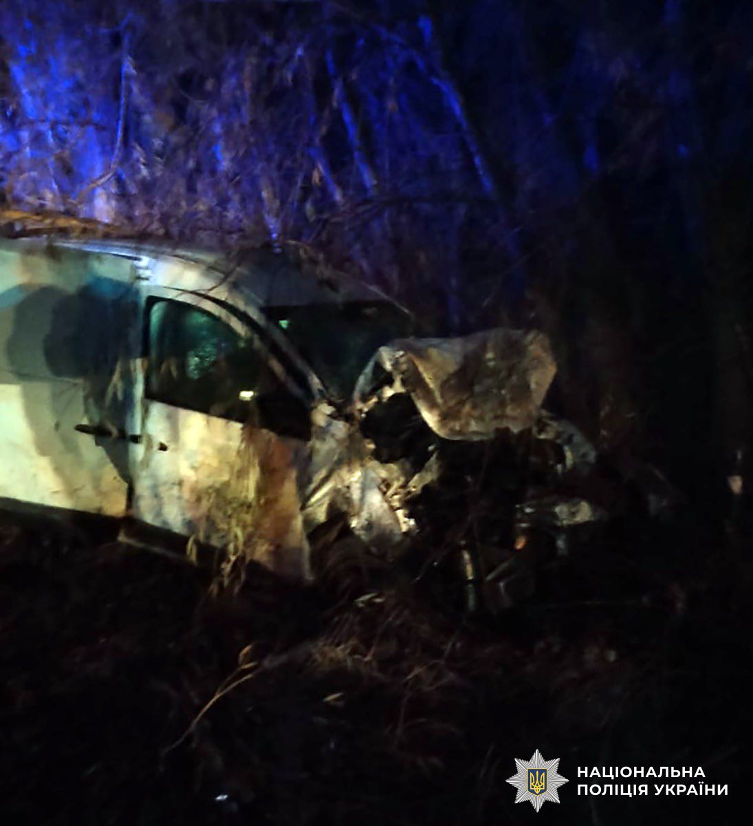 Новини Житомира - фото з Неподалік Коростишева автівка в'їхала в автобус: травмовано четверо людей, в тому числі дві 14-річні пасажирки автобуса