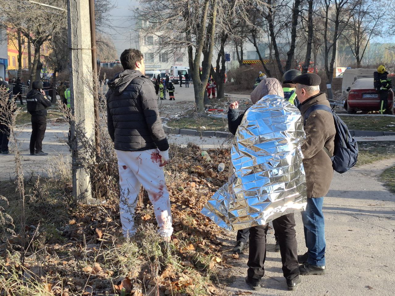 Новини Тернополя - фото з «Дружина з дітьми зникли, не вірю, що вони живі»: історії тернополян з епіцентру удару