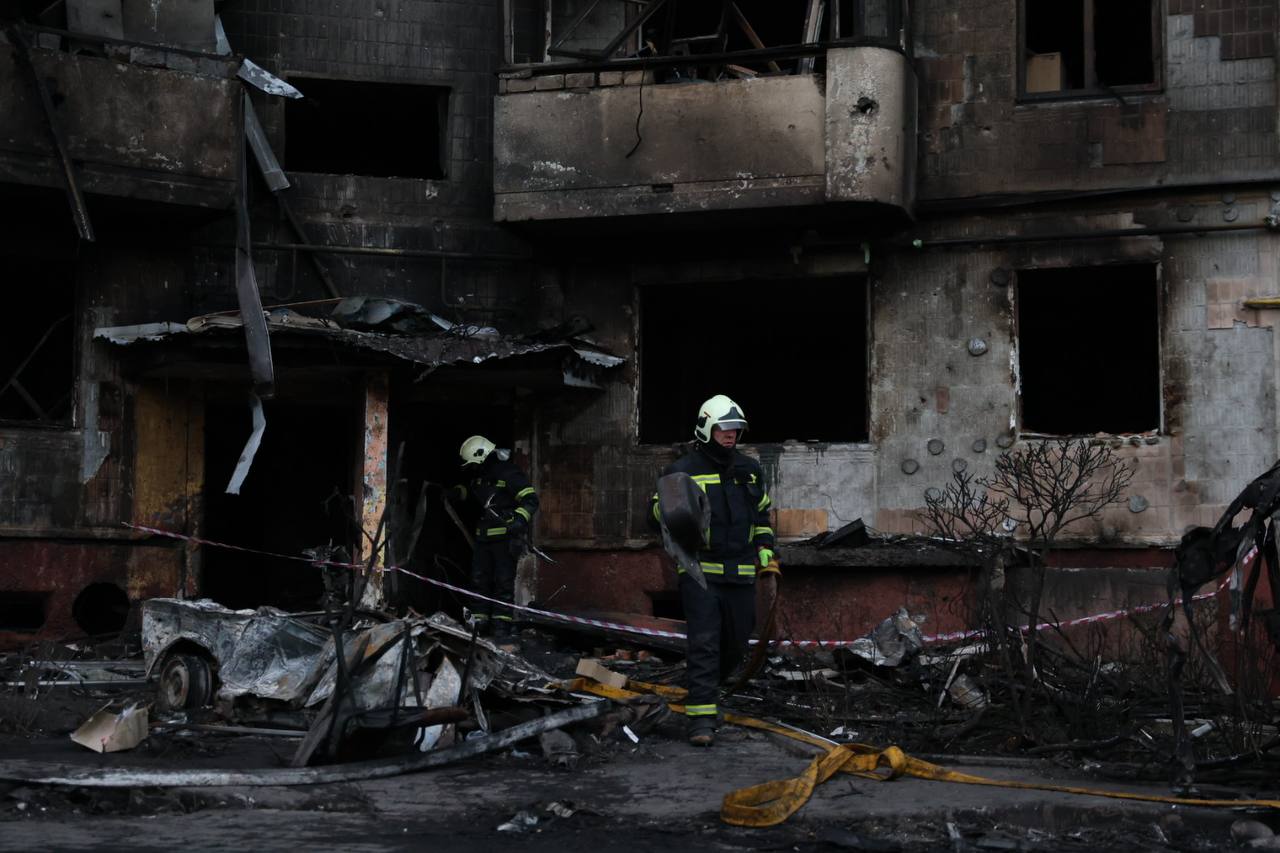 Новини Тернополя - фото з 26 людей зникли безвісти після атаки. Служби на місцях ударів працюватимуть усю ніч