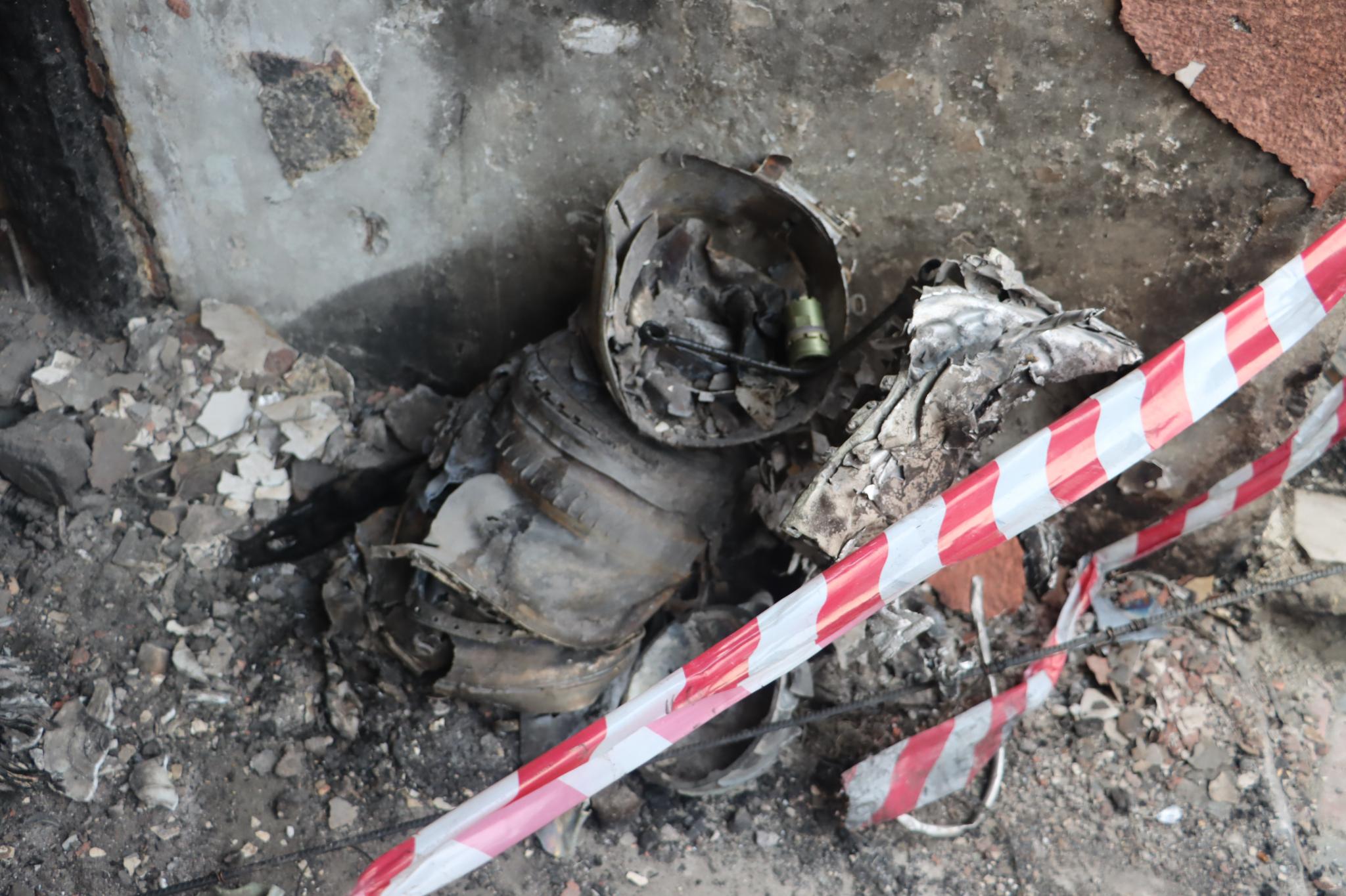 Новини Тернополя - фото з Кімнати вигоріли, стіни чорні: що всередині будинку на 15 Квітня, де стався приліт