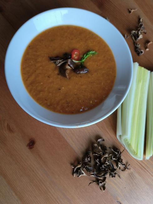 Новини Вінниці - фото з Осінній суп з лисичками від Олени Павлової: легкий рецепт для смачної вечері