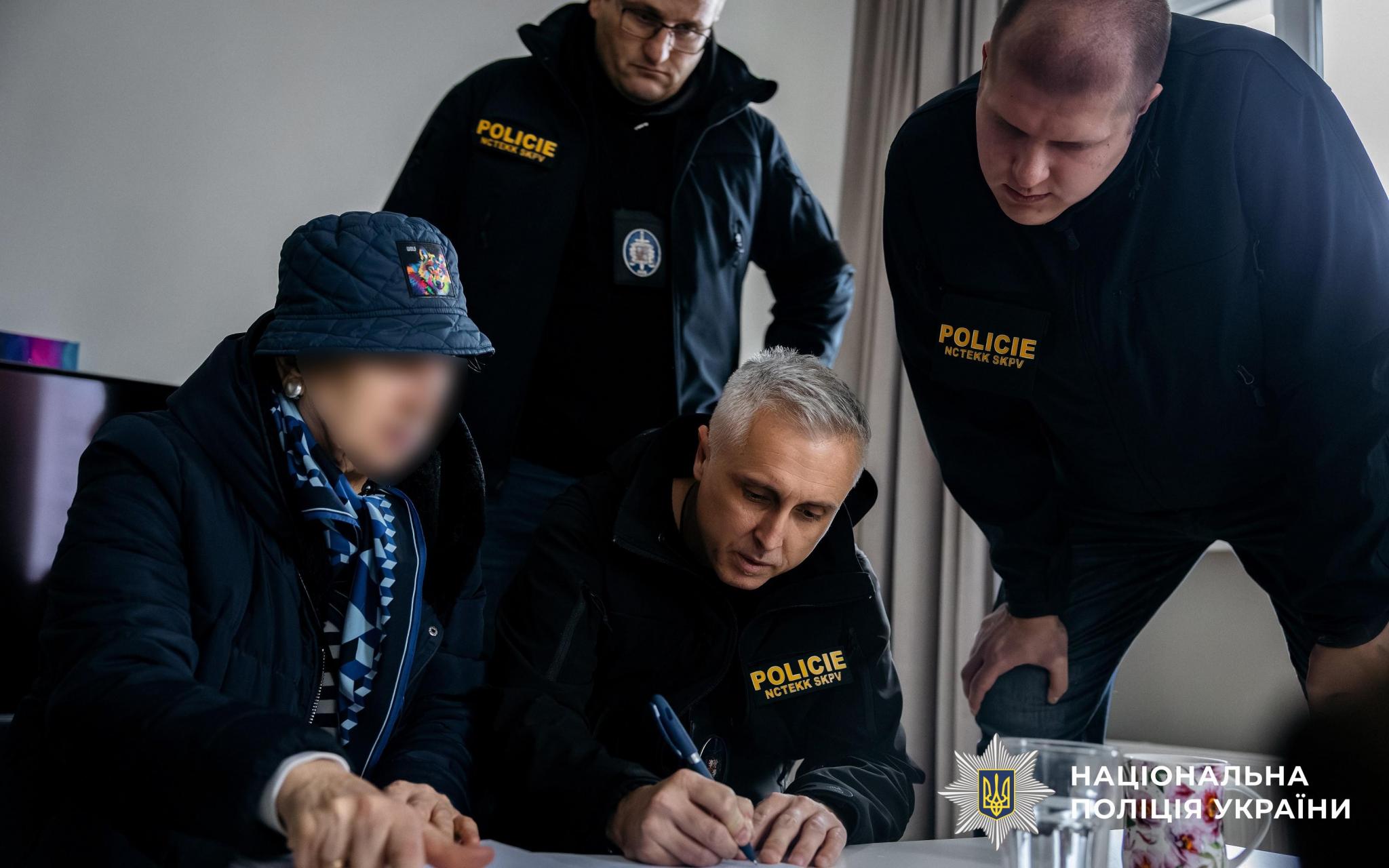 Організували масштабну шахрайську фінансову біржу: кіберполіцейські викрили учасників організованої злочинної групи