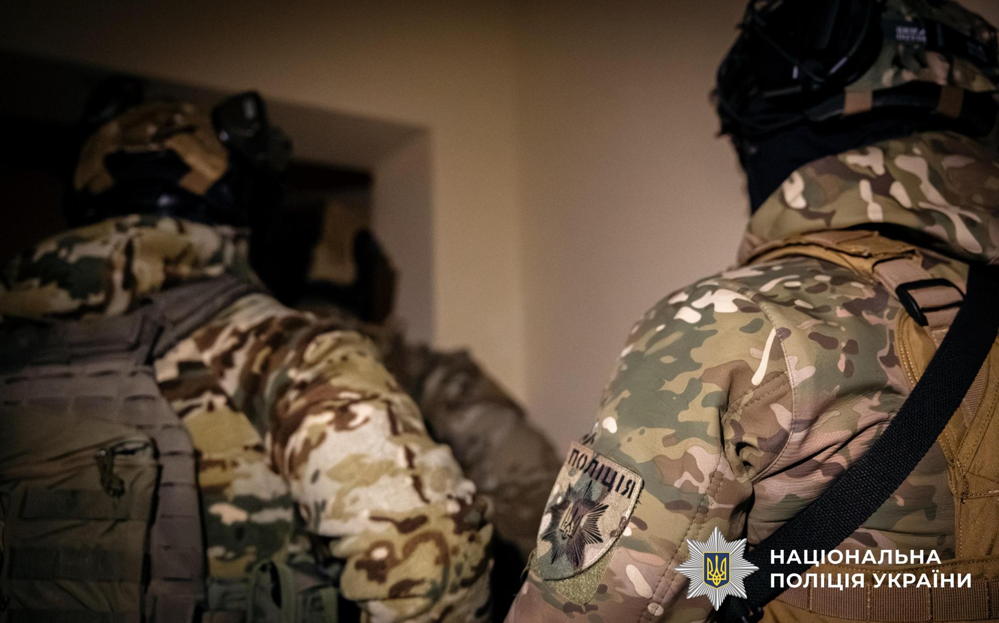 Організували масштабну шахрайську фінансову біржу: кіберполіцейські викрили учасників організованої злочинної групи