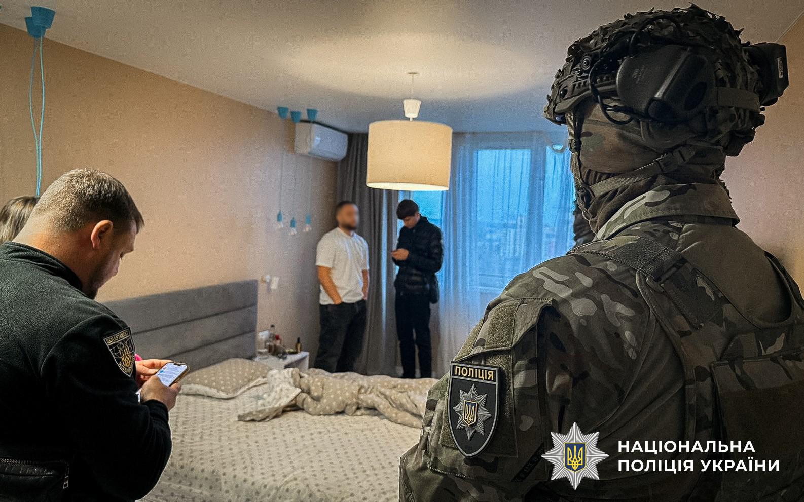 Організували масштабну шахрайську фінансову біржу: кіберполіцейські викрили учасників організованої злочинної групи