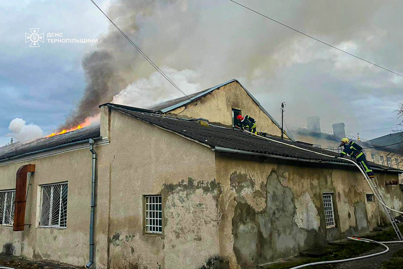 Новини Тернополя - фото з У Микулинцях сталася масштабна пожежа на підприємстві