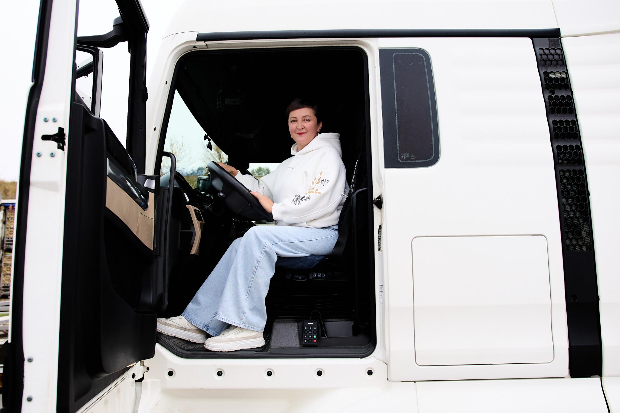 Новини Вінниці - фото з «Коли сідаю за кермо 20-тонної фури — знаю, я на своєму місці». Історія Віри Бабій, водійки «МХП-Логістика» (Новини компаній)