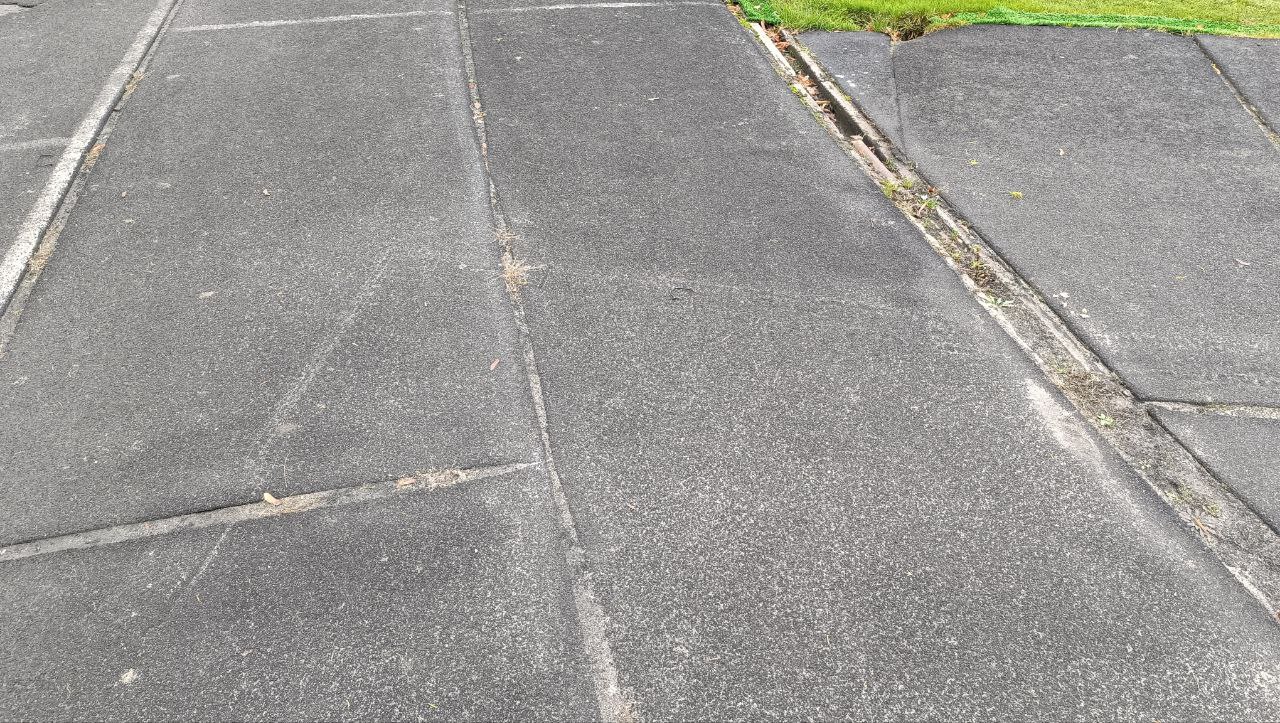 Новини Тернополя - фото з Проблеми з доступністю та перешкоди на доріжках. Відомий бігун розкритикував умови на тернопільському стадіоні