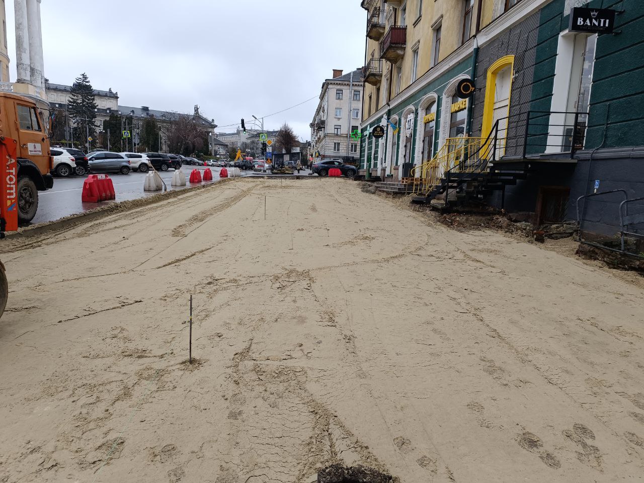 Новини Тернополя - фото з На Грушевського видалили багаторічні дерева та висадили катальпи