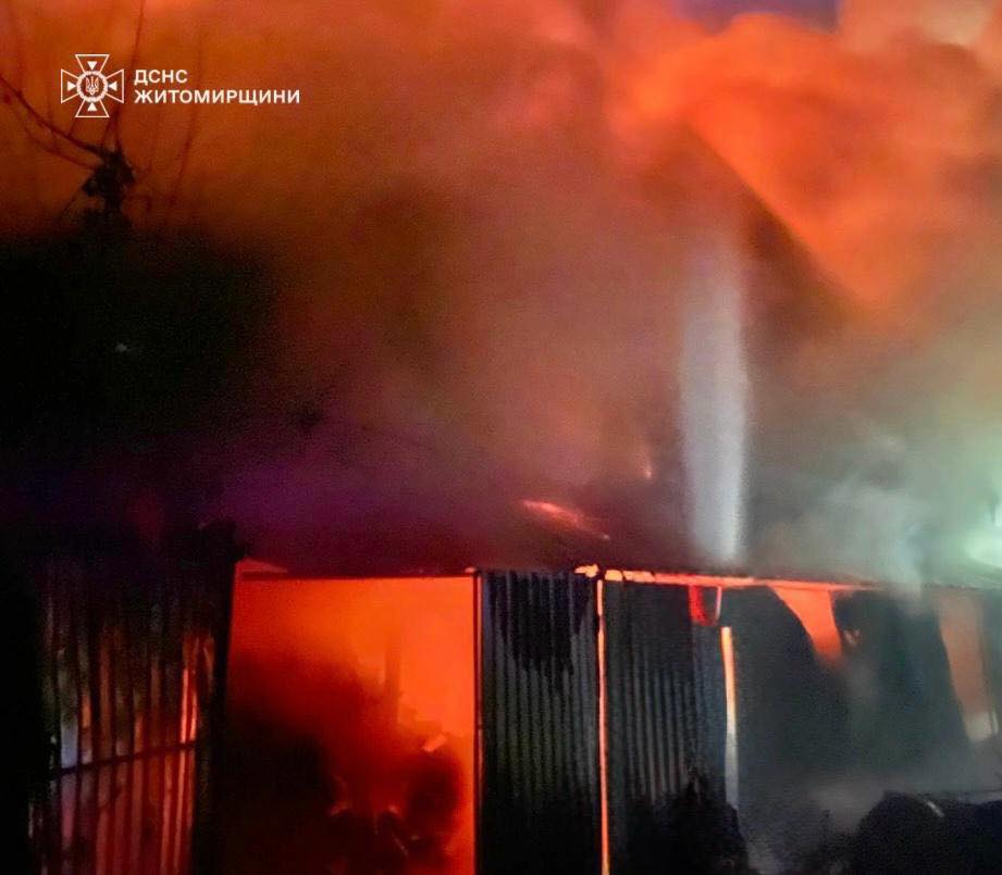 Новини Житомира - фото з Вночі у Бердичеві горів магазин