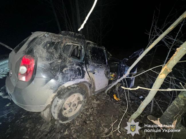 Новини Вінниці - фото з Серйозна ДТП у Могилів‑Подільському районі: Dacia злетіла з дороги, троє людей травмовані