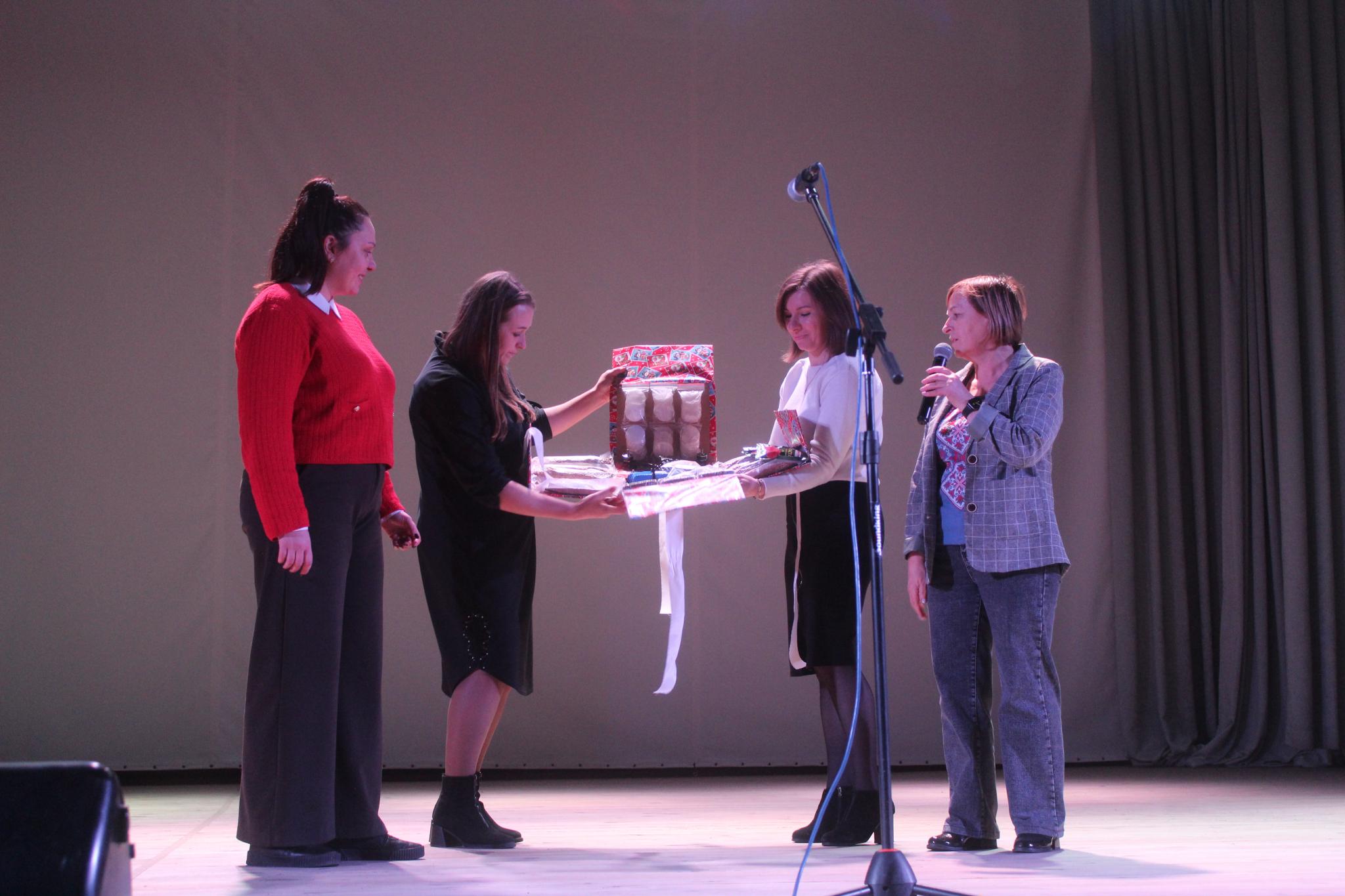 Новини Козятина - фото з Квіти, подарунки, обійми, поцілунки і відеострічка вітань з передової