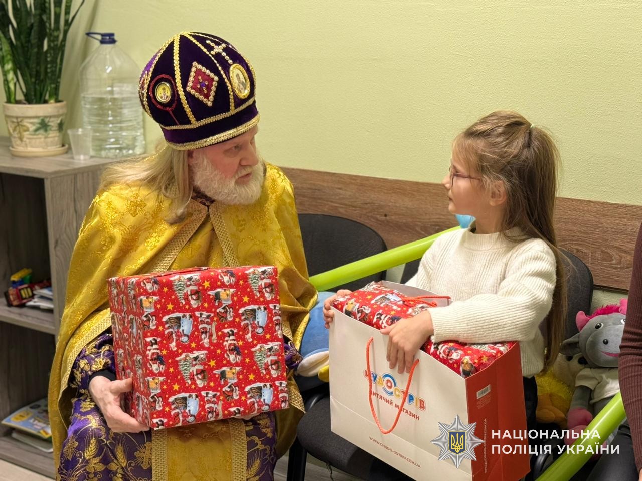 Новини Тернополя - фото з Дітям поліцейських, які зникли безвісти, влаштували тепле свято Миколая у Тернополі