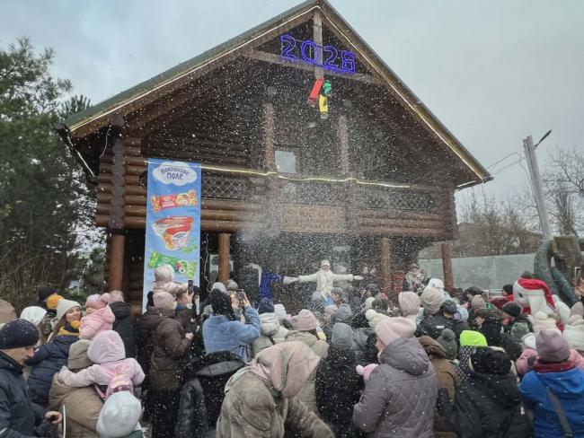 Новини Вінниці - фото з Найдовше святкове намисто в Україні: у Подільському зоопарку встановили рекорд