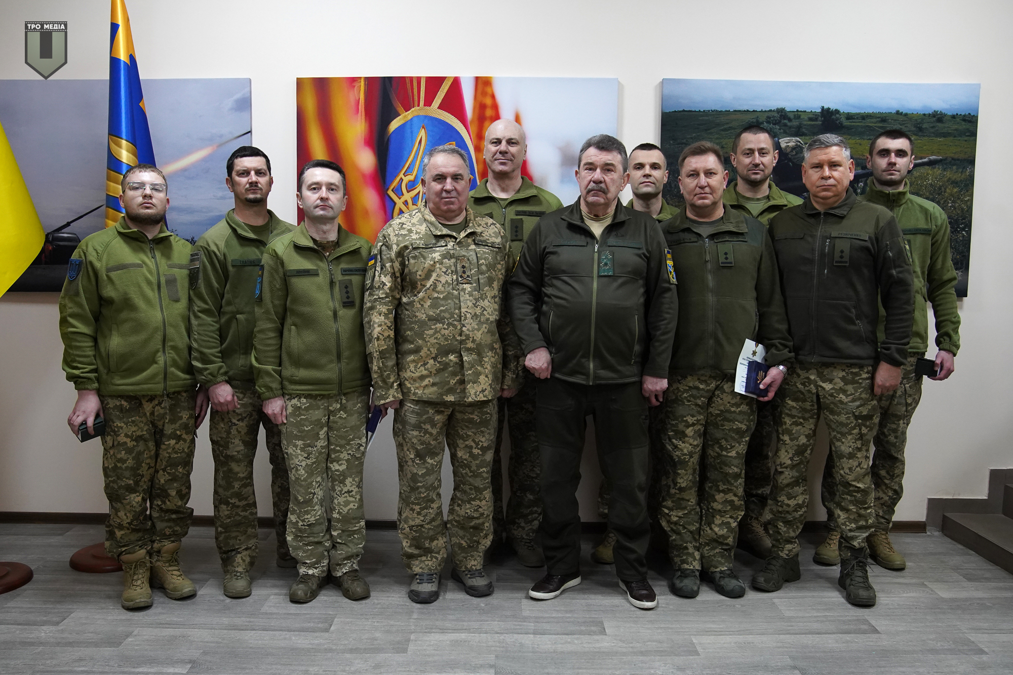 Новини Хмельницького - фото з Ексміністра оборони з Хмельниччини звільнили з ЗСУ після скандалу: деталі Нагородження тероборонівців ексміністром оборони України Олксандром Кузьмуком