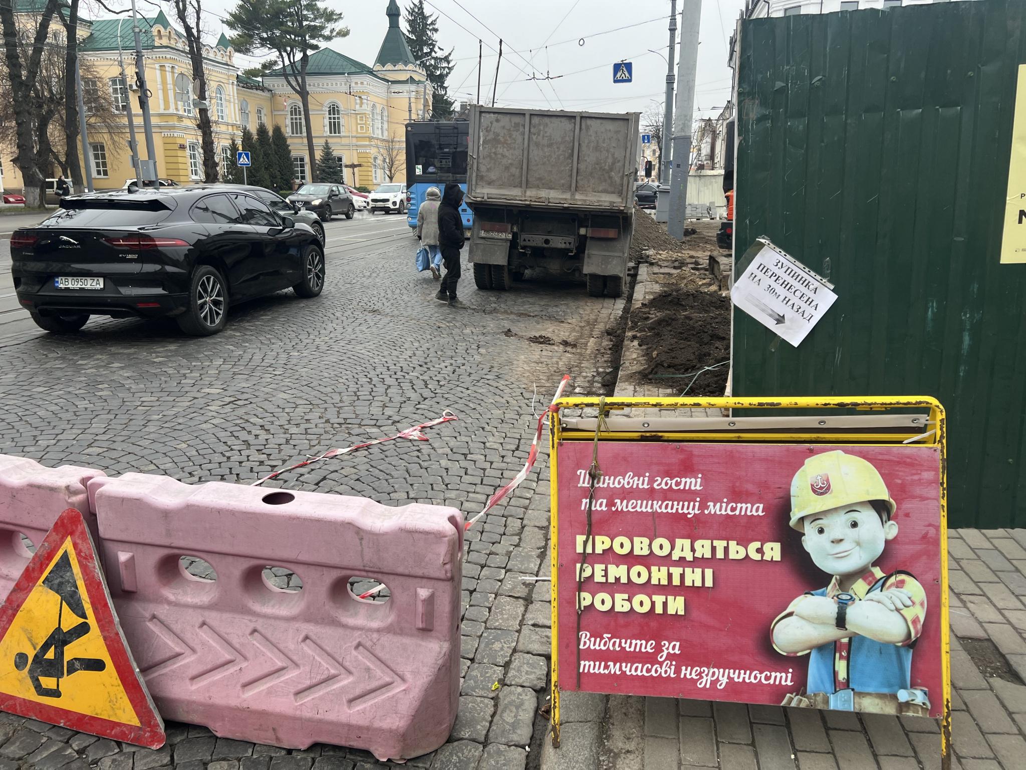 Новини Вінниці - фото з На майдані Небесної Сотні активно ведуться ремонтні роботи: що змінюють?