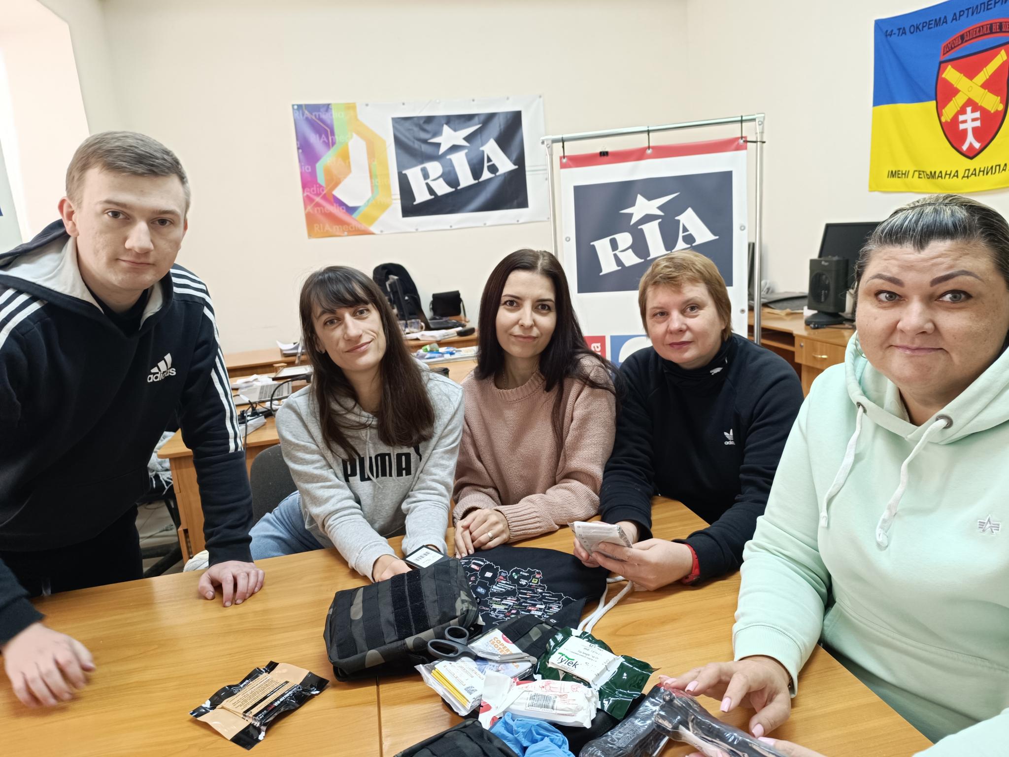 Новини Тернополя - фото з Редакція «20 хвилин» отримала професійні аптечки для роботи в умовах небезпеки