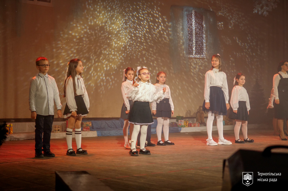 Новини Тернополя - фото з Близько 6 тисяч дітей відвідали благодійні театралізовані ранки до Дня Миколая