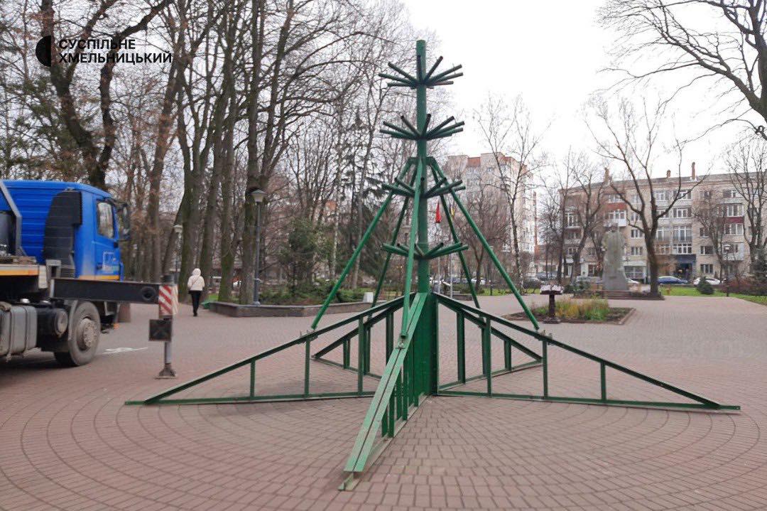 Новини Хмельницького - фото з Чи буде у Хмельницькому новорічна ялинка: відповідь міської ради Фото: Суспільне Хмельницький