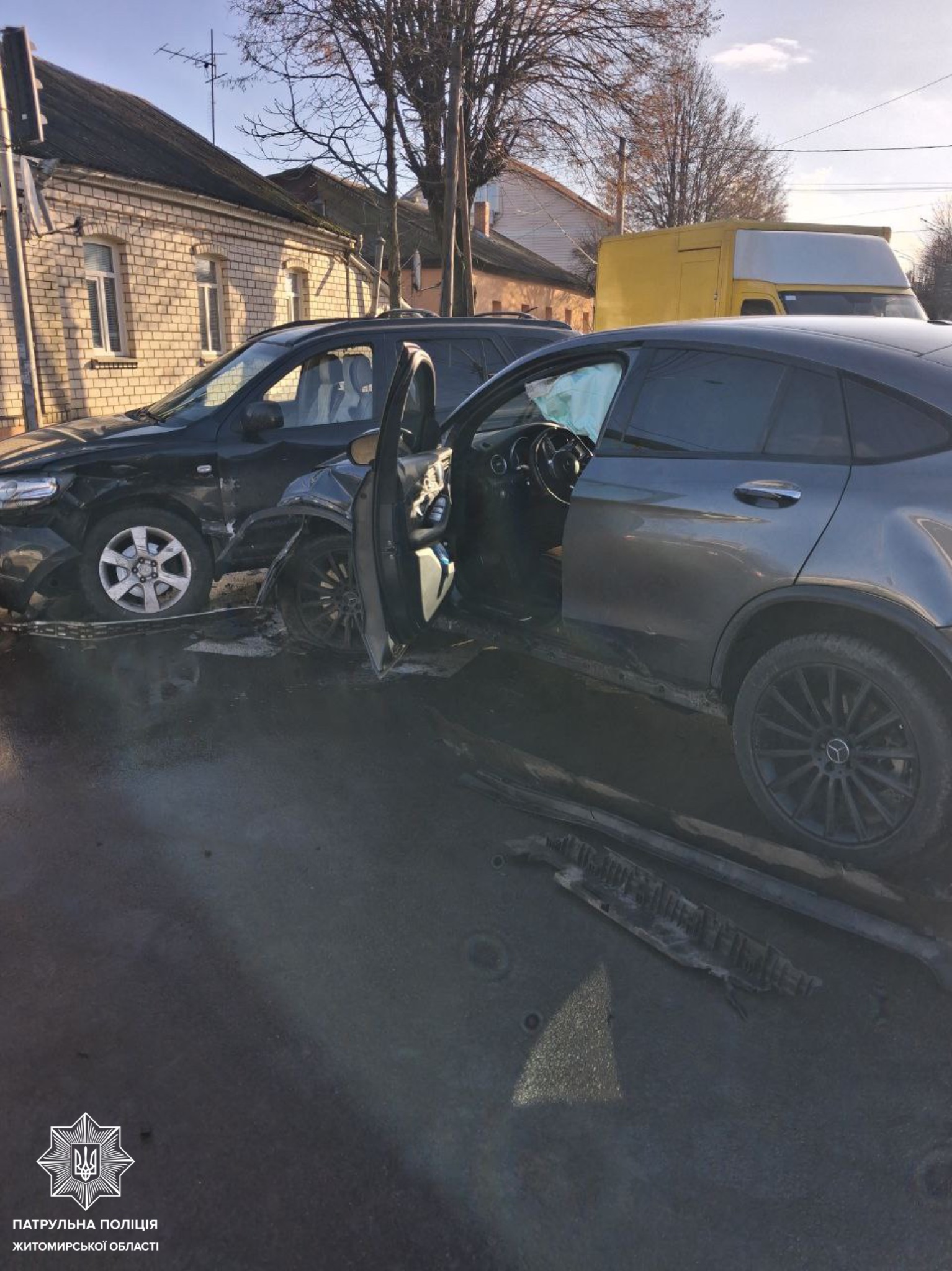 Новини Житомира - фото з Через потрійну ДТП на перехресті І. Мазепи — Б. Тена ускладнено рух