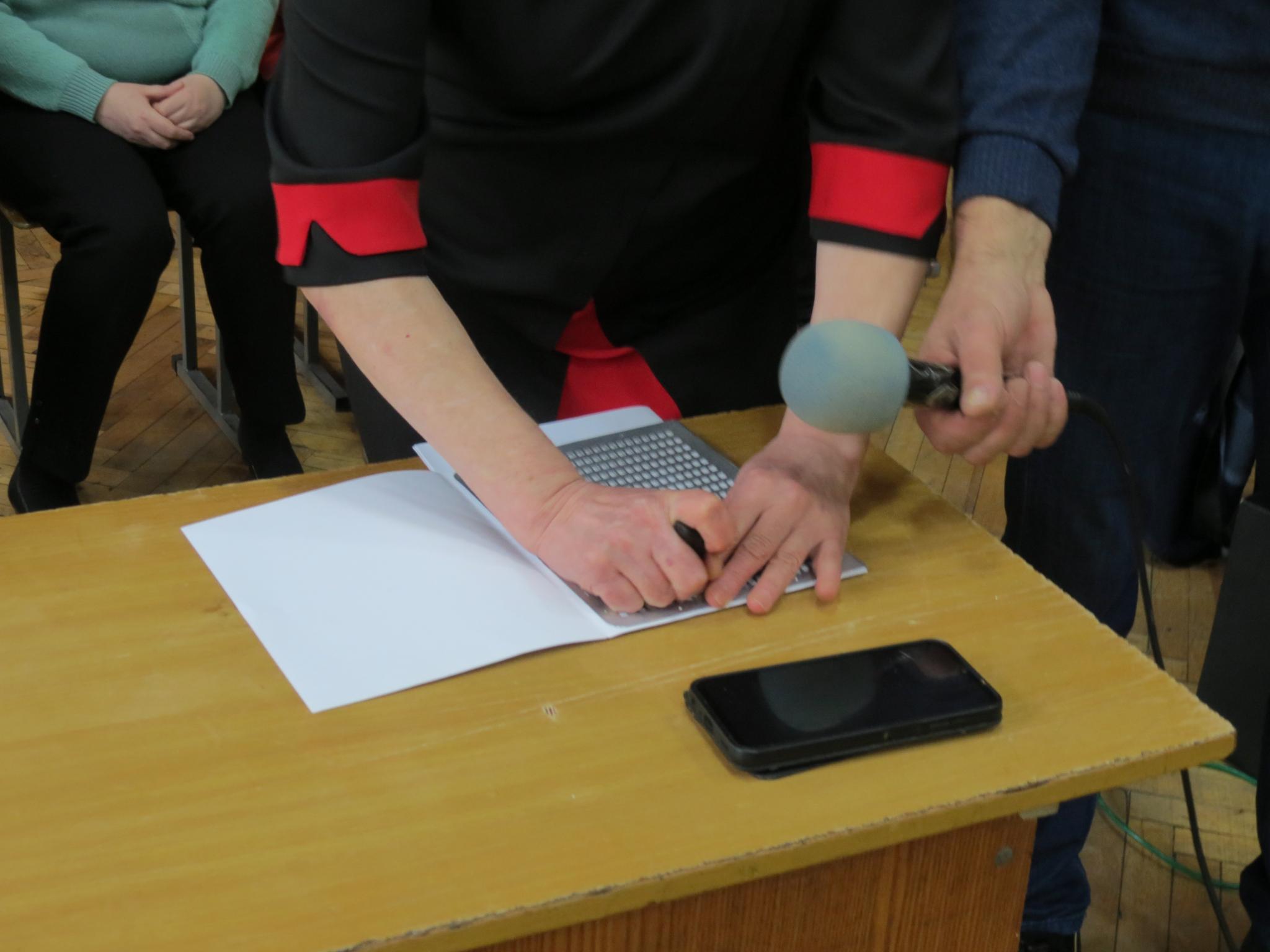 Новини Вінниці - фото з Незрячі вінничани влаштували концерт для школярів та розповіли про своє життя