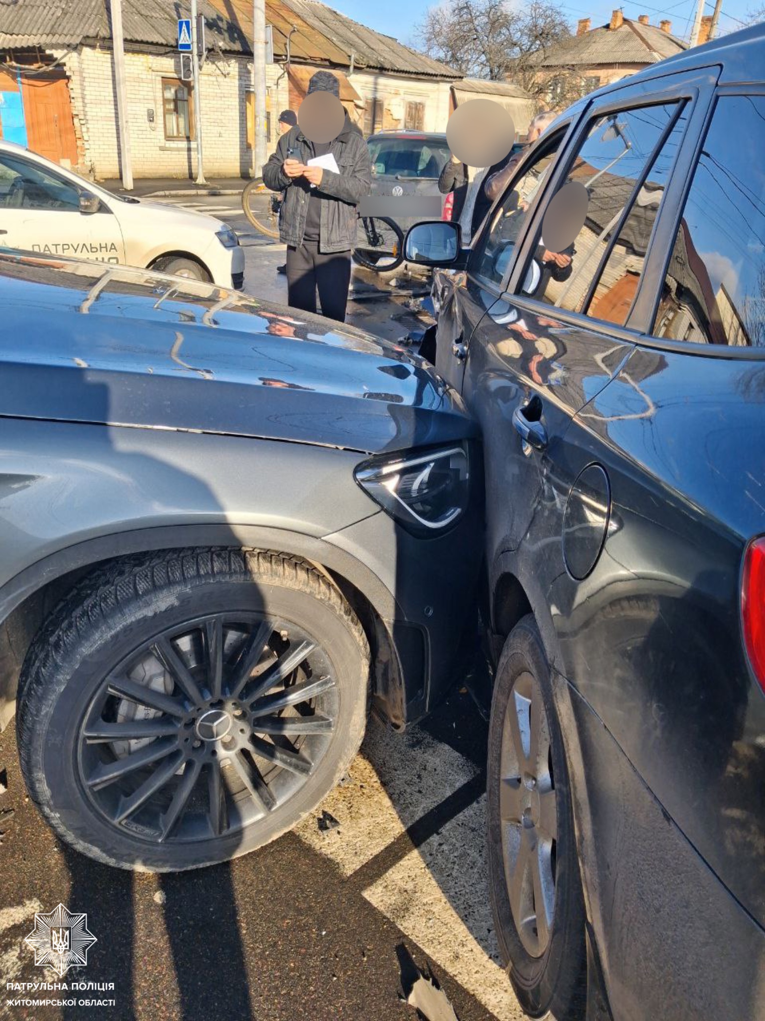 Новини Житомира - фото з Через потрійну ДТП на перехресті І. Мазепи — Б. Тена ускладнено рух