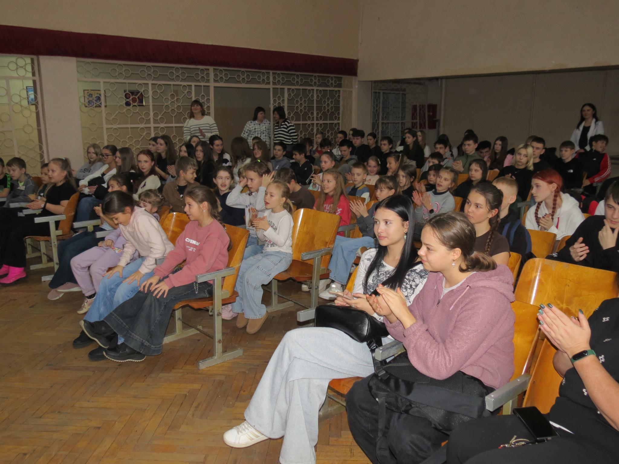 Новини Вінниці - фото з Незрячі вінничани влаштували концерт для школярів та розповіли про своє життя